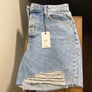 FOREVER 21 Frayed Mom Shorts Size 29 NWT